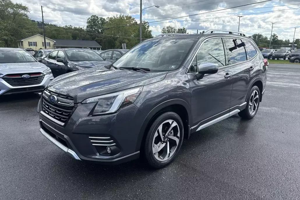 2022 Subaru Forester Touring photo 1