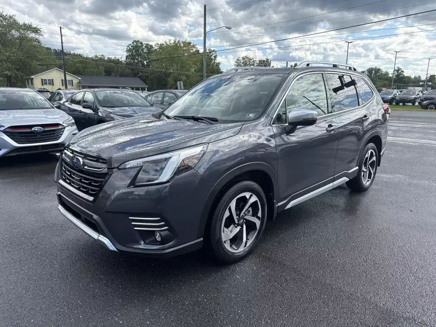 2022 Subaru Forester Touring photo 1