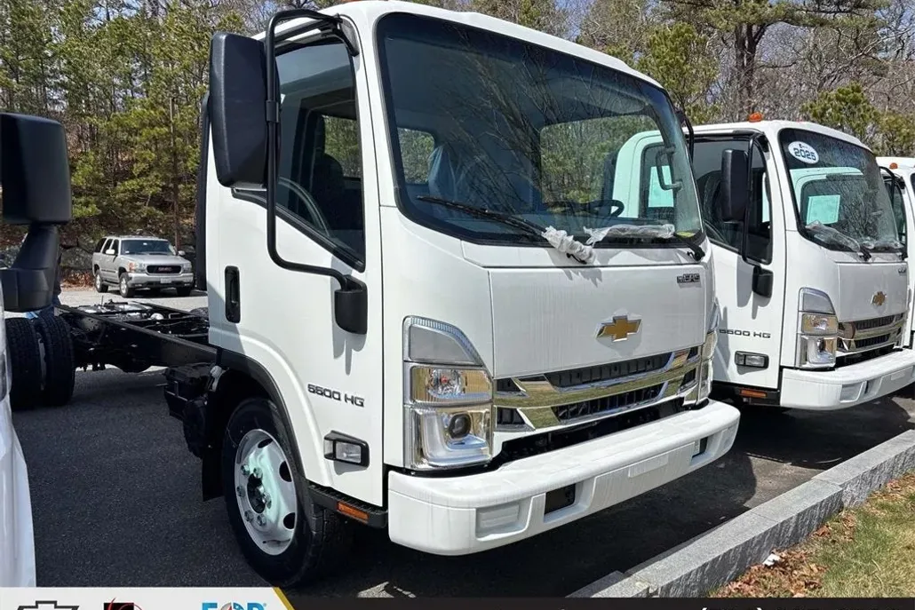 2025 Chevrolet Silverado photo 1