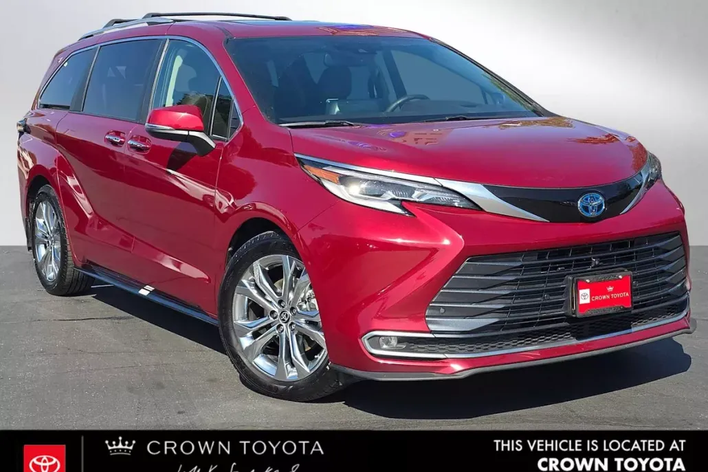2022 Toyota Sienna Platinum photo 1