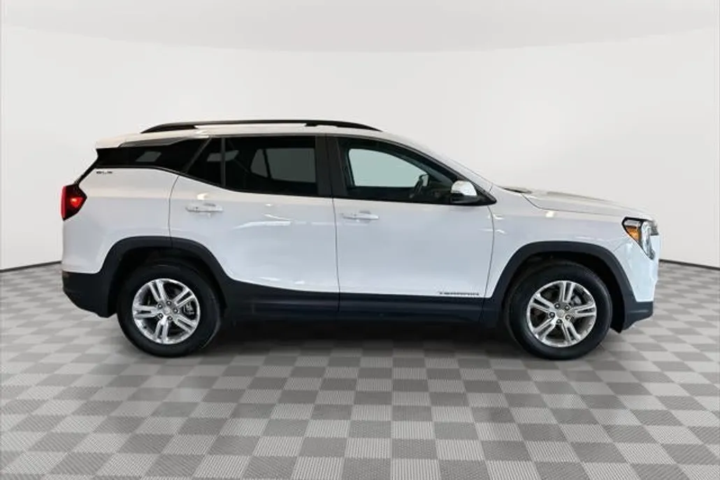 2022 Gmc Terrain SLE photo 1