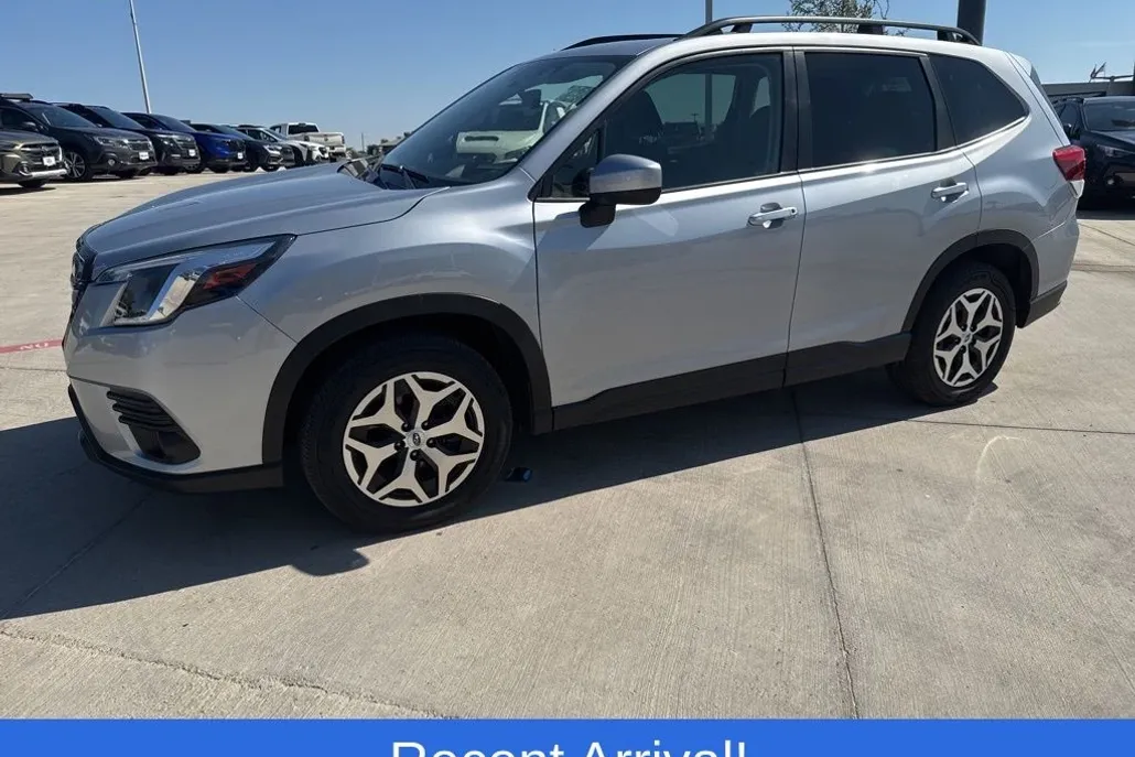 2023 Subaru Forester Premium photo 1