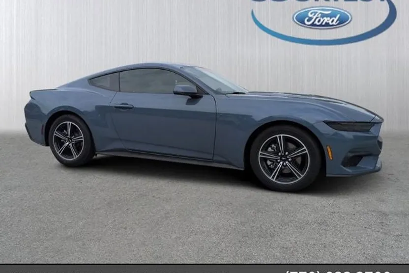 2025 Ford Mustang EcoBoost photo 1