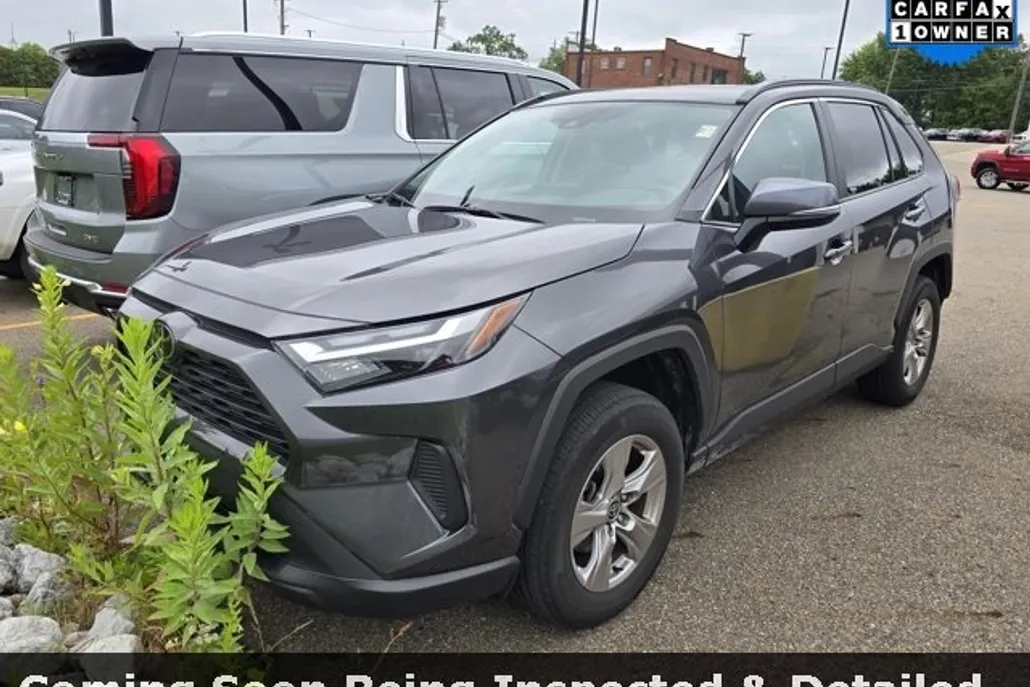 2023 Toyota RAV4 XLE photo 1