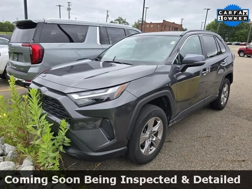 2023 Toyota RAV4 XLE photo 1