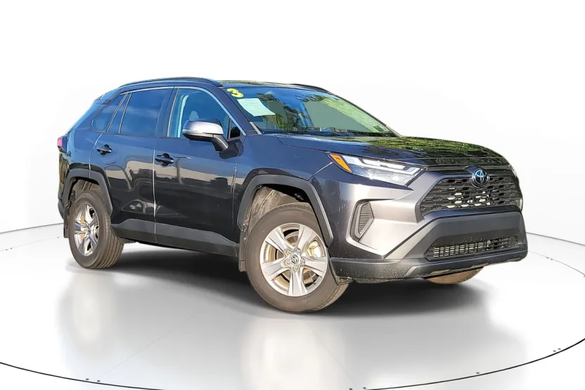 2023 Toyota RAV4 XLE photo 1