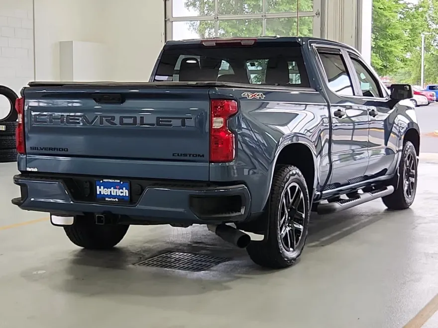 2024 Chevrolet Silverado 1500 Custom photo 1