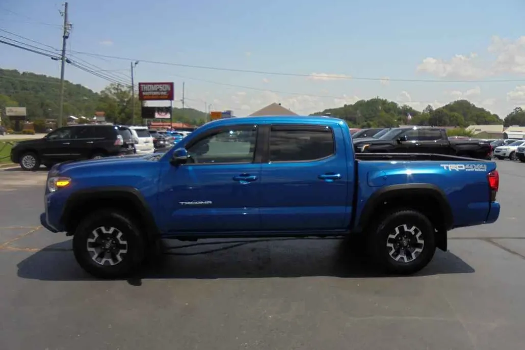 2018 Toyota Tacoma LE photo 1