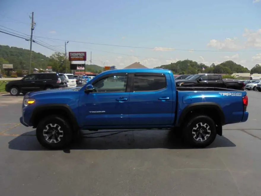 2018 Toyota Tacoma LE photo 1
