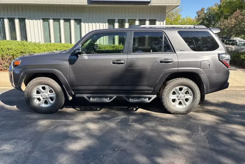 2022 Toyota 4Runner SR5 Premium photo 1