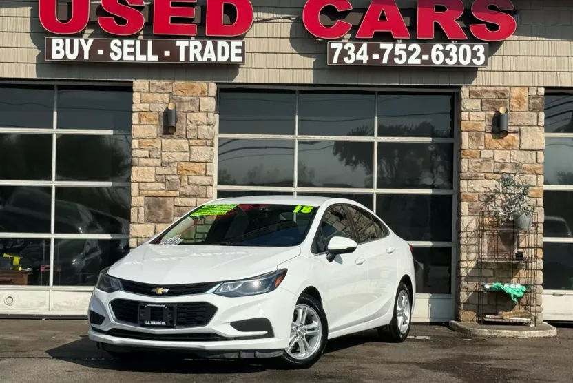 2018 Chevrolet Cruze LT photo 1