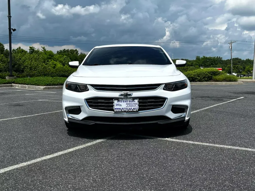 2017 Chevrolet Malibu 1LT photo 1