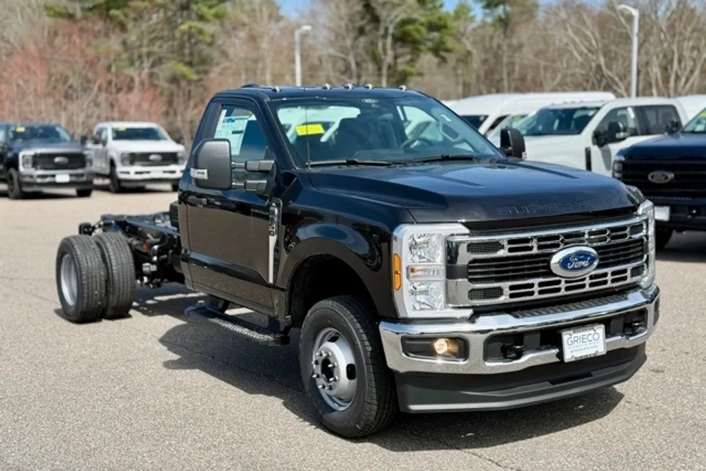 2025 Ford F-350 XL photo 1