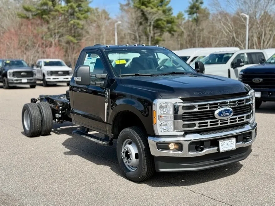 2025 Ford F-350 XL photo 1