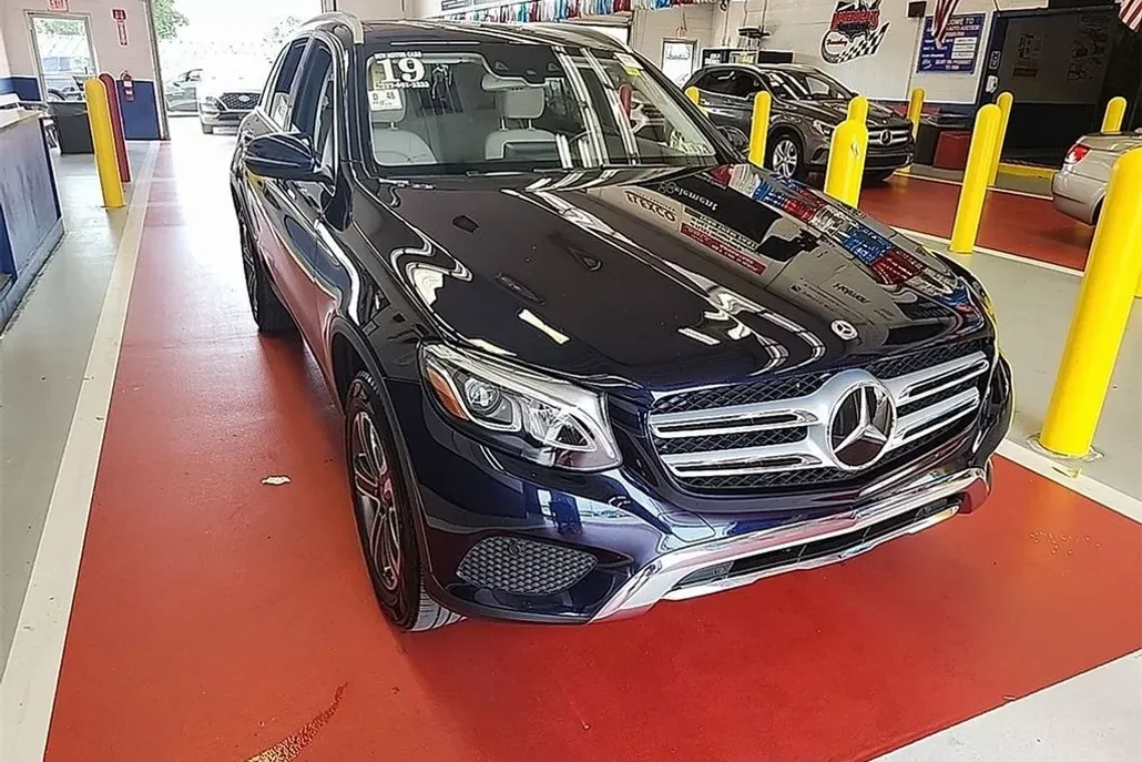 2019 Mercedes Benz GLC 300 4MATIC photo 1