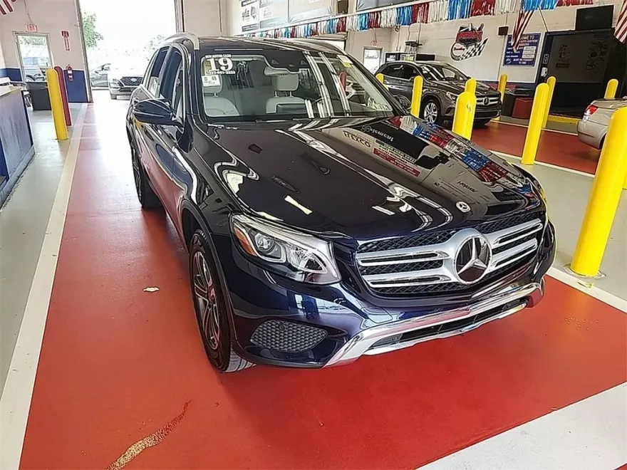2019 Mercedes Benz GLC 300 4MATIC photo 1