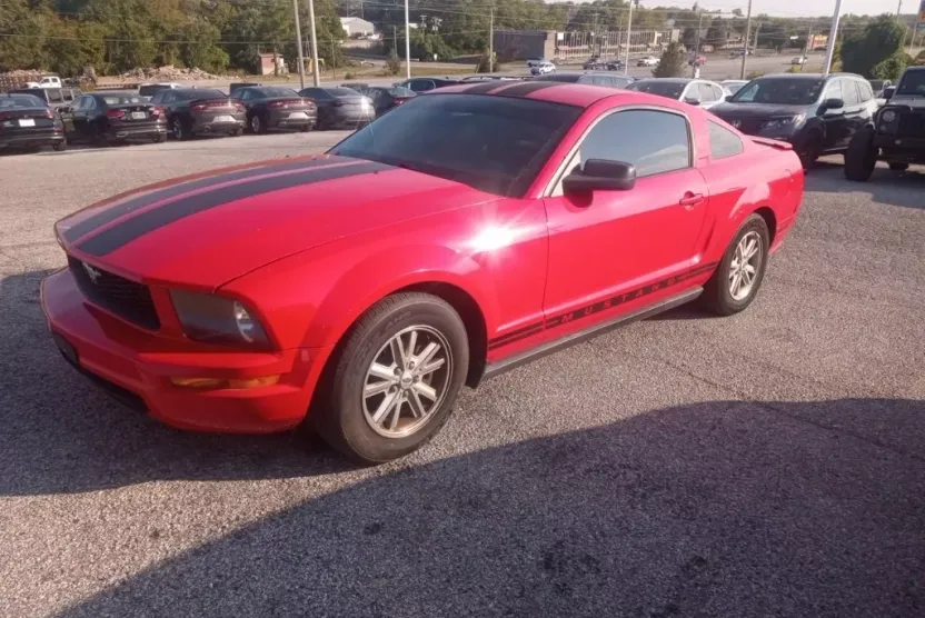 2007 Ford Mustang V6 Deluxe photo 1