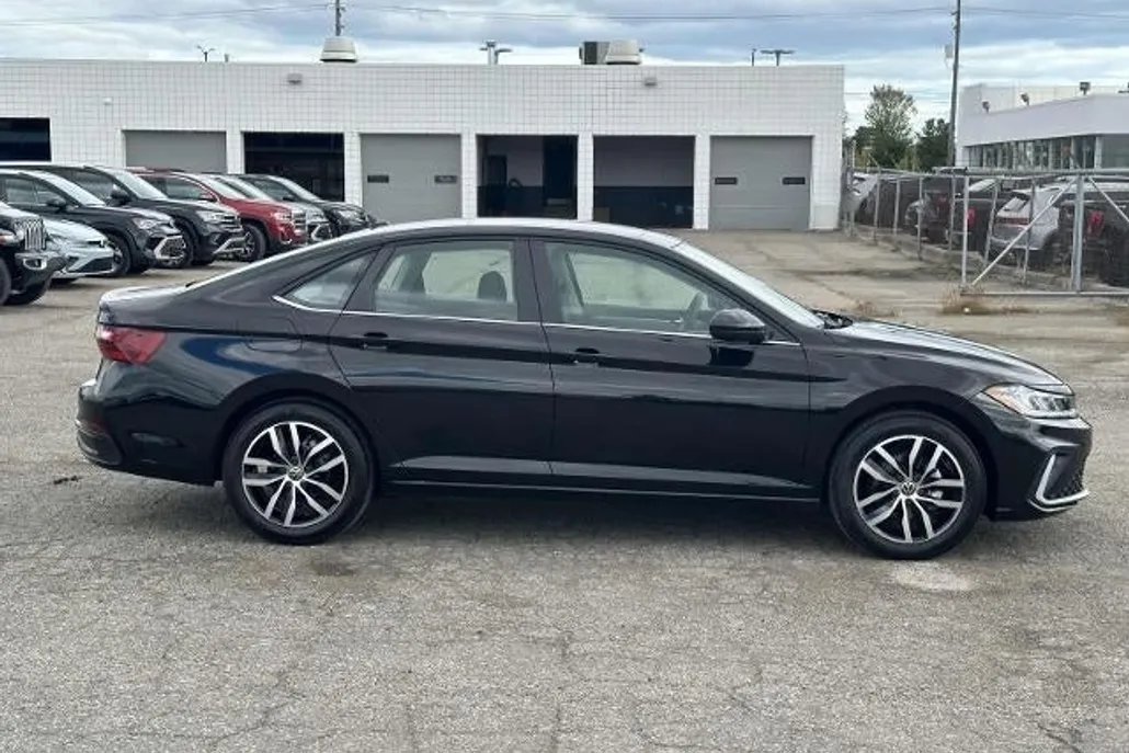 2025 Volkswagen Jetta SE photo 1