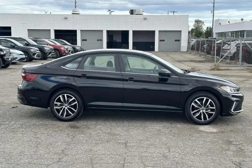2025 Volkswagen Jetta SE photo 1