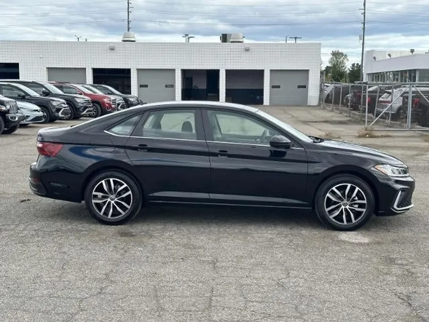 2025 Volkswagen Jetta SE photo 1