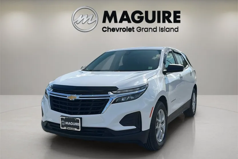 2023 Chevrolet Equinox LS photo 1