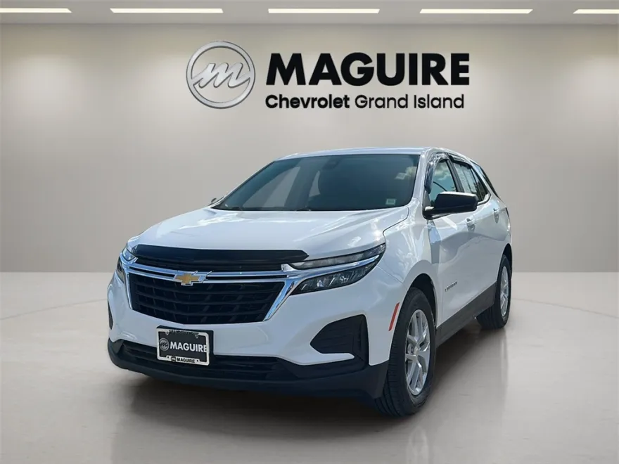 2023 Chevrolet Equinox LS photo 1