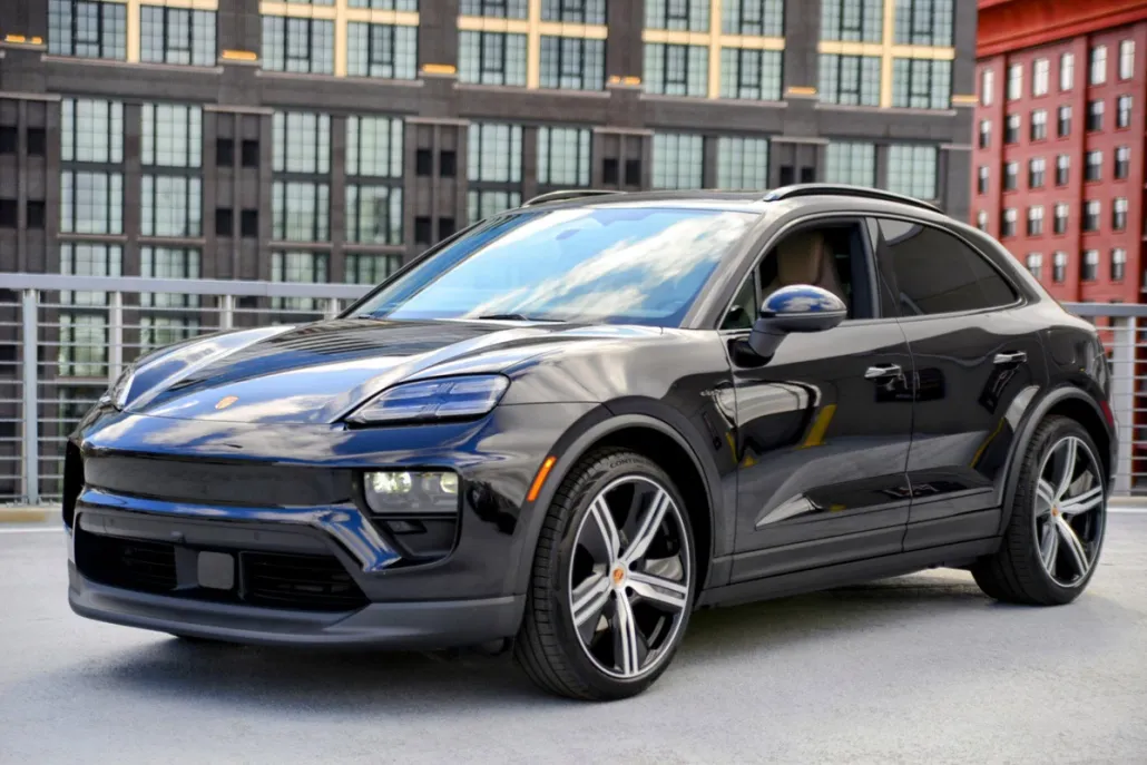 2025 Porsche Macan Electric photo 1