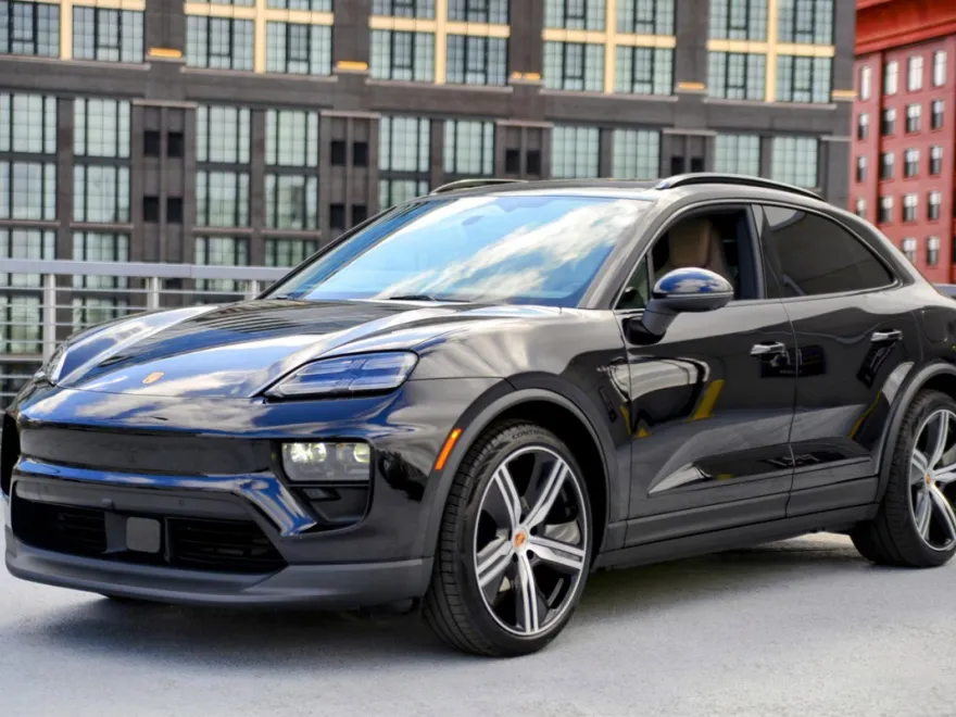 2025 Porsche Macan Electric photo 1