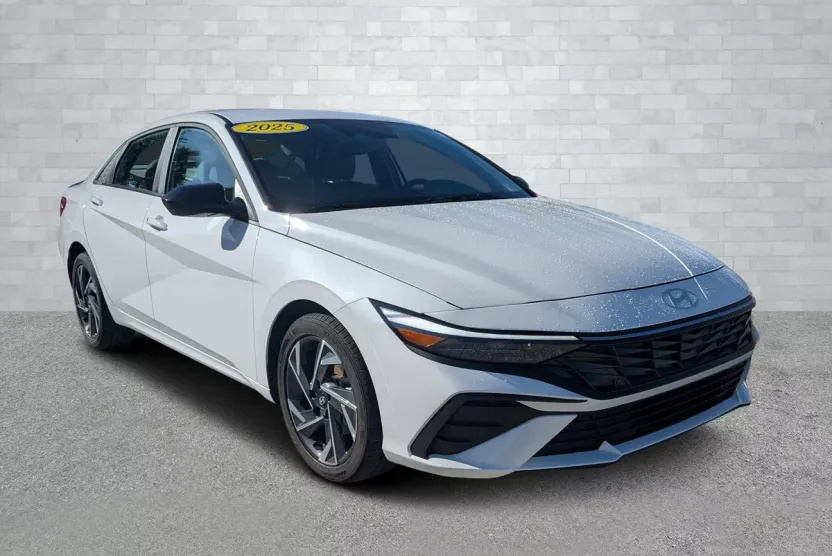 2025 Hyundai Elantra SEL Sport photo 1
