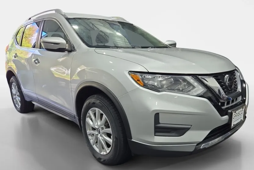 2018 Nissan Rogue SV photo 1