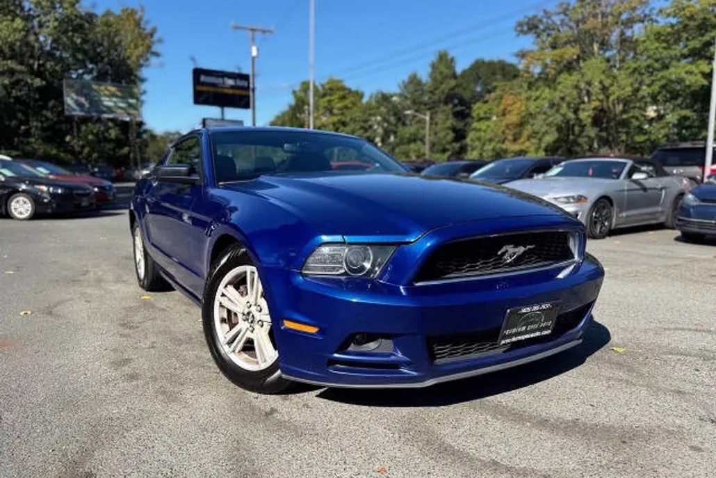 2014 Ford Mustang V6 photo 1