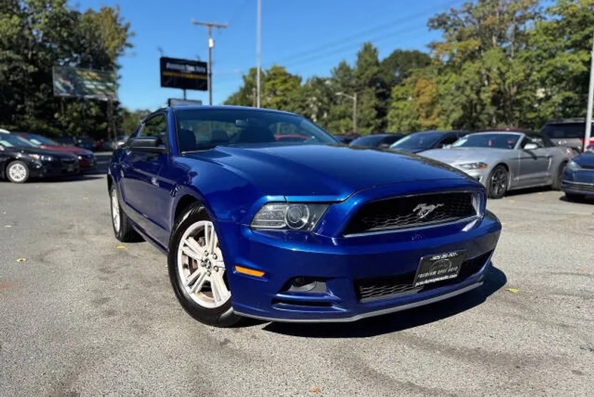 2014 Ford Mustang V6 photo 1