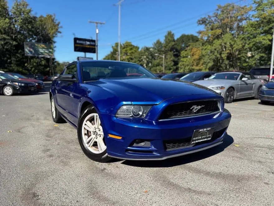2014 Ford Mustang V6 photo 1