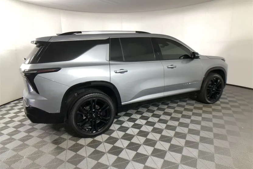 2025 Chevrolet Traverse High Country photo 1