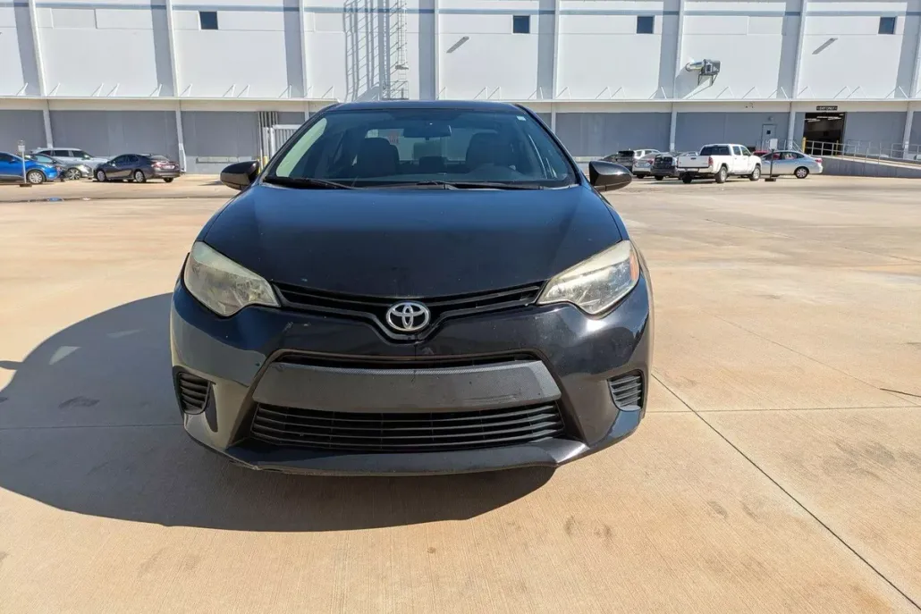 2014 Toyota Corolla LE photo 1