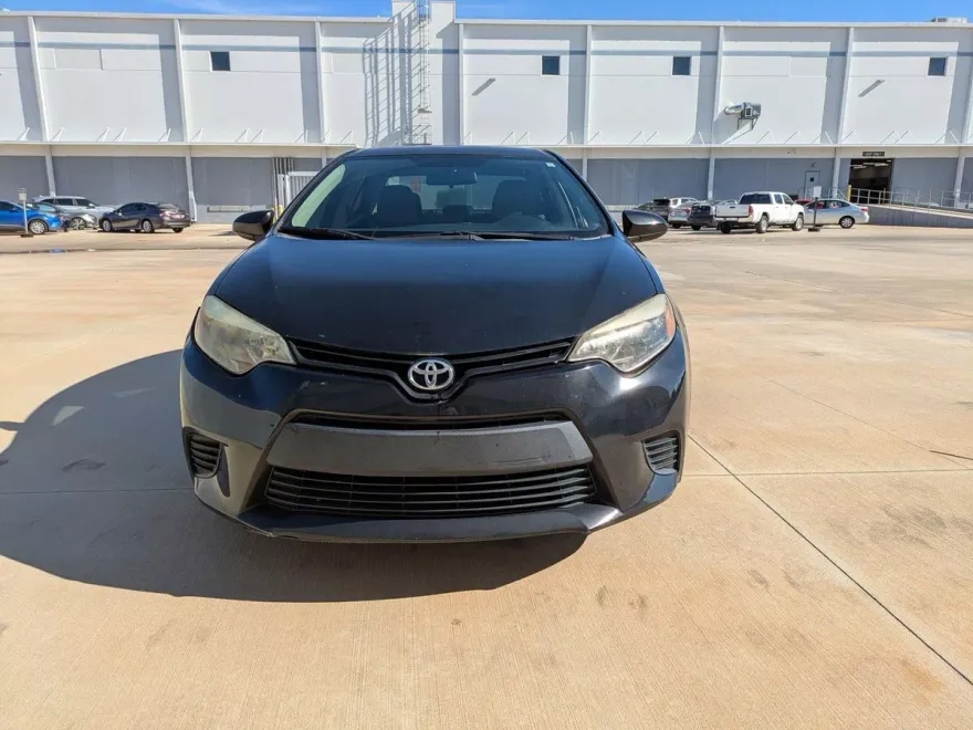 2014 Toyota Corolla LE photo 1