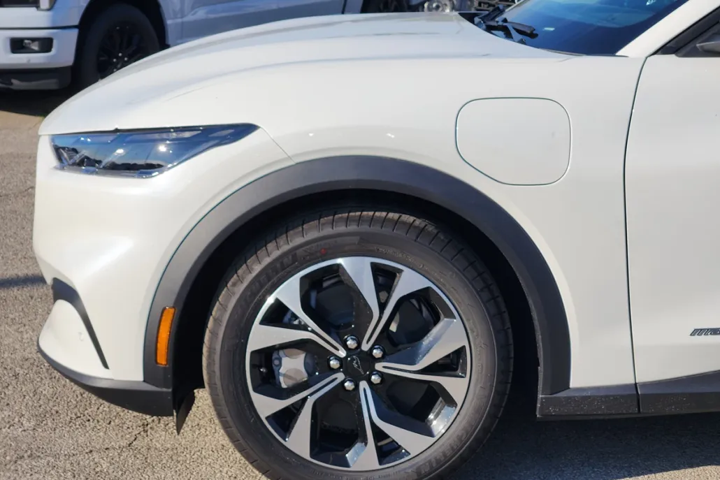 2025 Ford Mustang Mach-E Select photo 1
