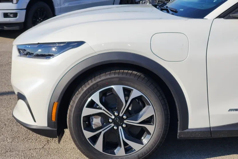 2025 Ford Mustang Mach-E Select photo 1