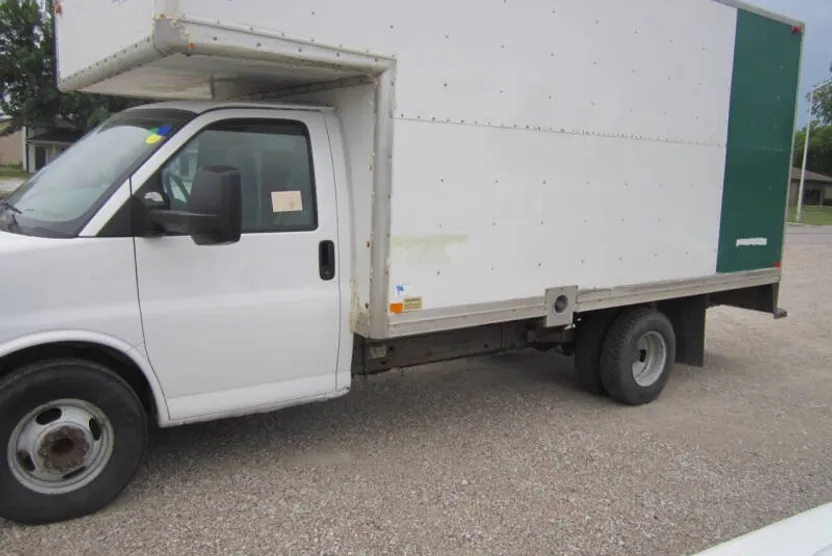 2010 Chevrolet Express 3500 Cutaway photo 1