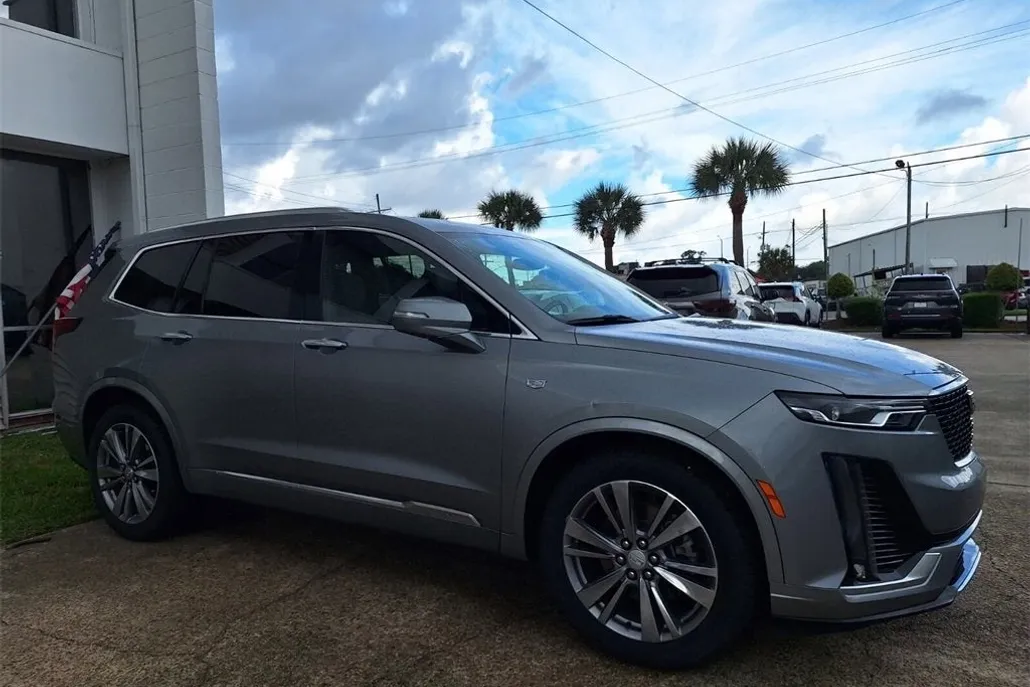 2024 Cadillac XT6 Premium Luxury photo 1