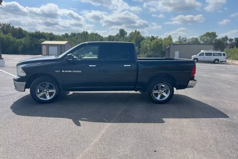 2012 Ram 1500 SLT photo 1
