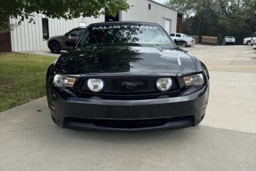 2012 Ford Mustang V6 Convertible photo 1