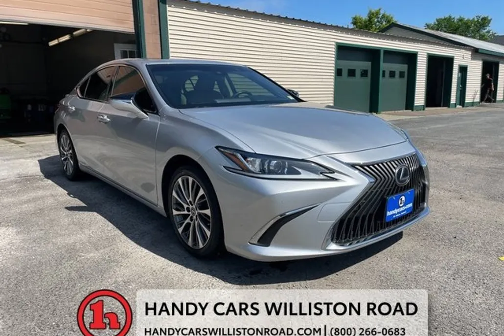 2019 Lexus ES 300h Luxury photo 1