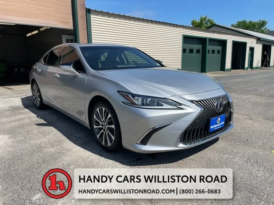 2019 Lexus ES 300h Luxury photo 1