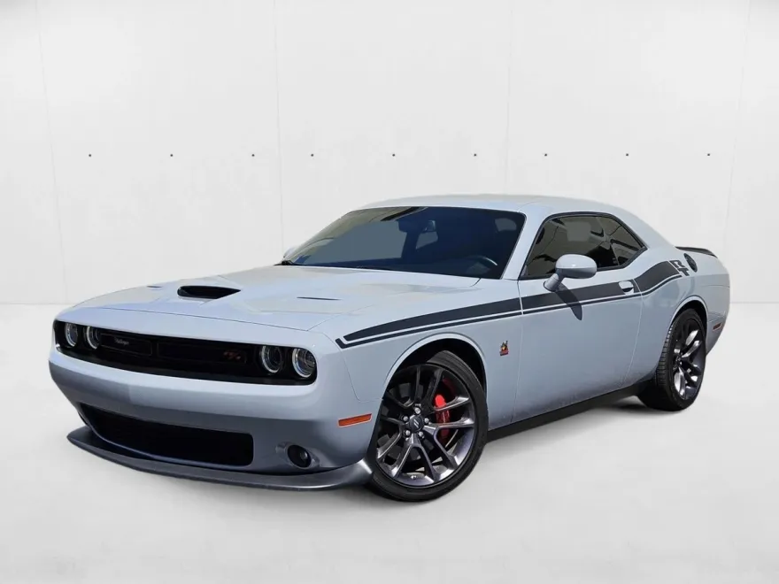 2022 Dodge Challenger R/T Scat Pack photo 1