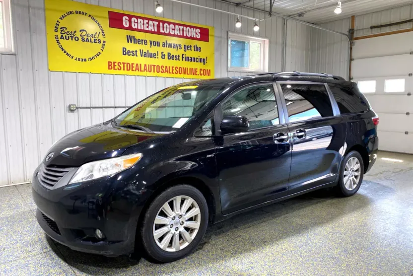 2017 Toyota Sienna XLE photo 1