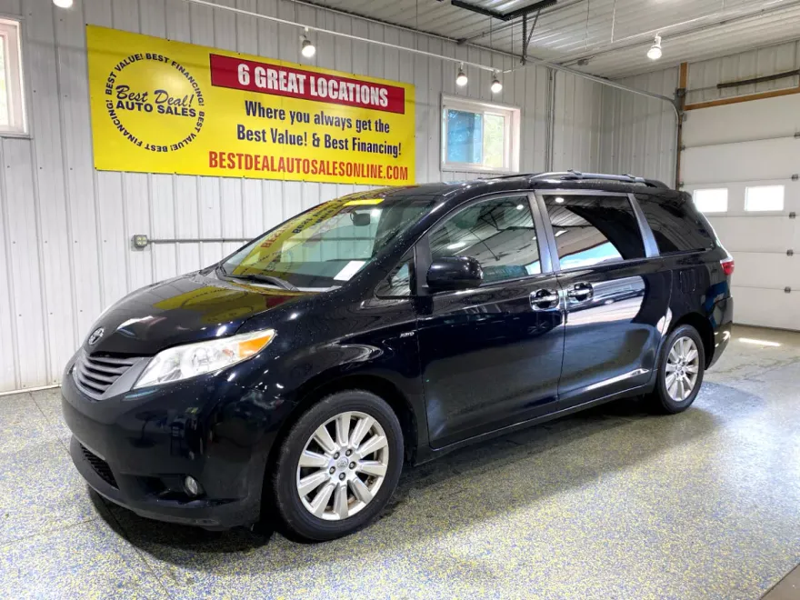 2017 Toyota Sienna XLE photo 1