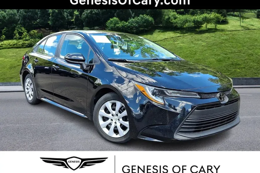 2023 Toyota Corolla LE photo 1