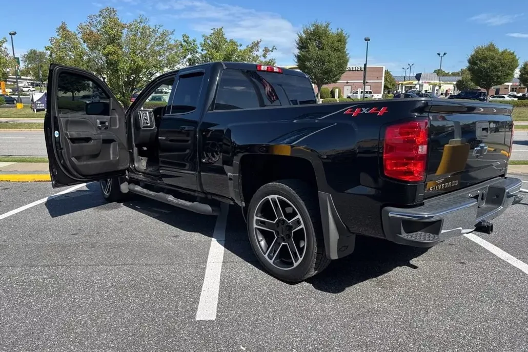 2019 Chevrolet Silverado 1500 LT photo 1