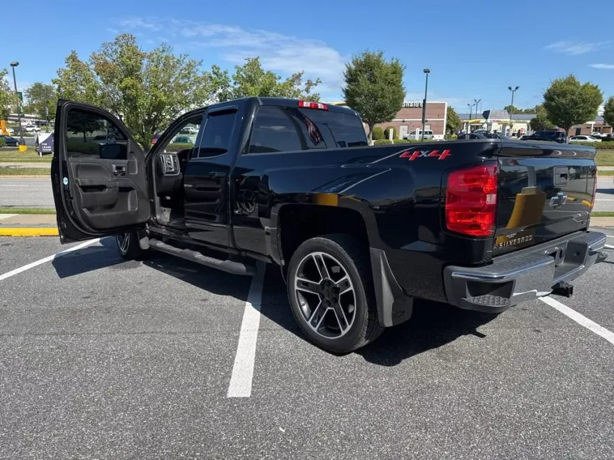 2019 Chevrolet Silverado 1500 LT photo 1